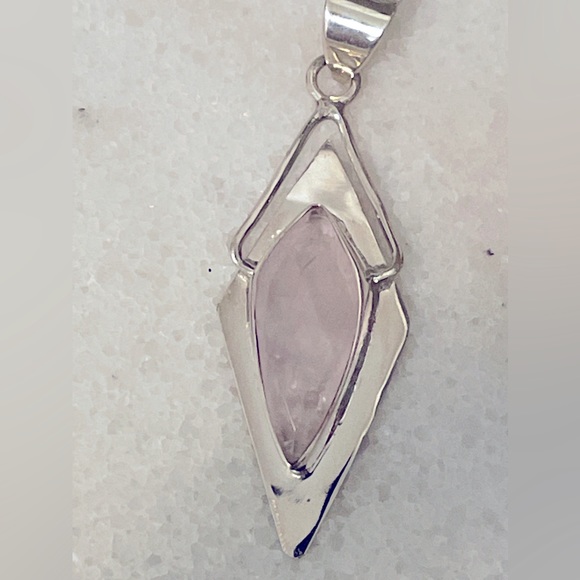 Rose Quartz (semi precious gemstone) 925 Sterling Silver Pendant - Picture 11 of 12